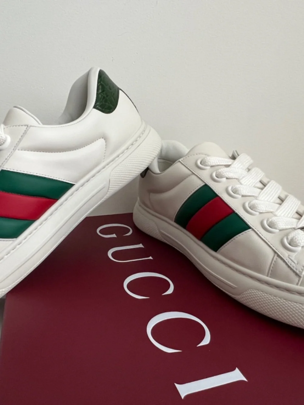 Gucci Men's Ace Sneaker White Leather Green Red Web ACE Metal Tag Lace 10 US10.5